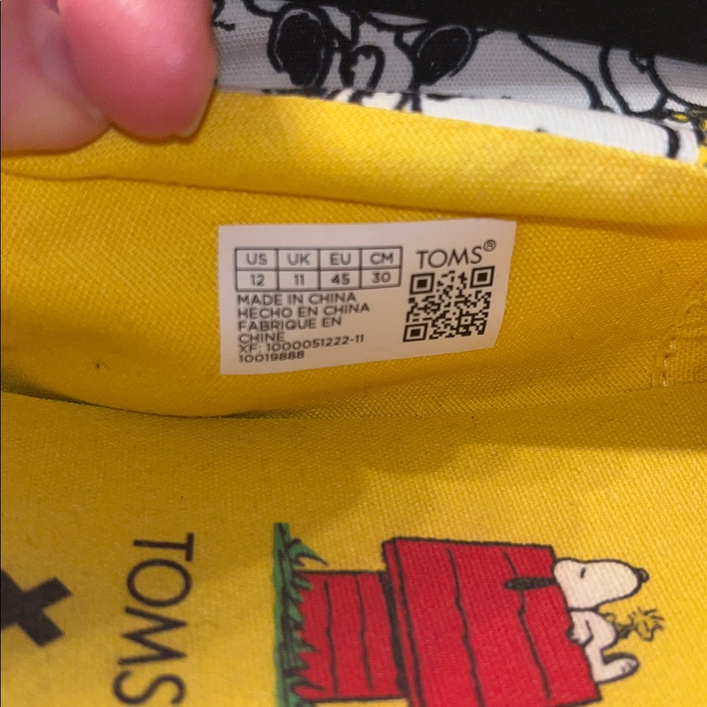 Mens Tom Peanuts Snoopy White and Yellow Slip-Ons shoes size 12 - Picture 8 of 8